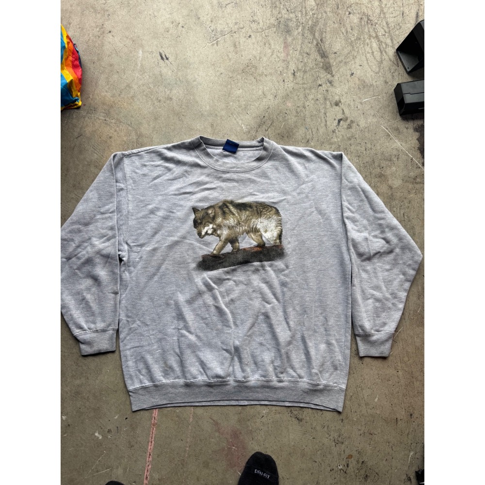 Vintage Wolf Graphic Crewneck Sweatshirt Heather Gray Nature Pullover